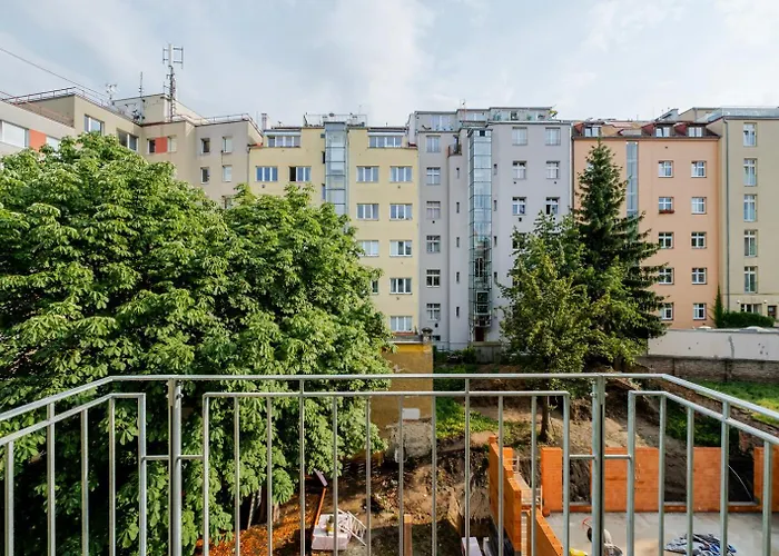 Blueground Nusle Balcony Nr Vysehrad Prg-72 Appartement Praag